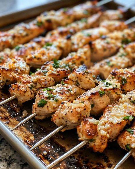 This is my hubby's kryptonite; he just can't resist asking for more Garlic Parmesan Chicken Skewers, Parmesan Chicken Skewers, Grilled Dinner Recipes, Light Pasta, Grilled Dinner, Kabob Recipes, Southern Kitchen, Fry Recipes, Appetizers Easy Finger Food