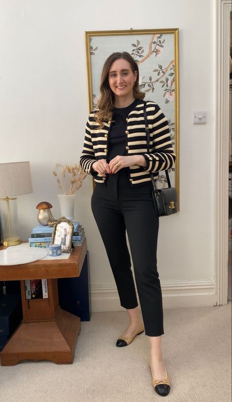 Striped Lady Jacket Outfit, Receptionist Outfit, Casual Elegant Outfits, Jumper Outfits, Style Inspiration Classic, Money Outfit, Outfit Simple, Clothing Guide, Stripe Cardigan