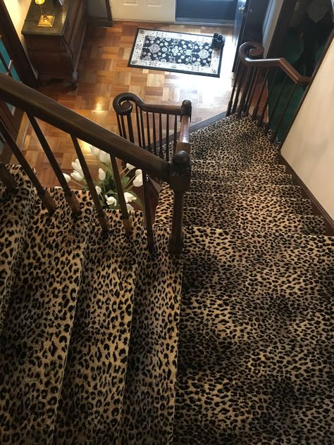 Leopard Print Stairs, Leopard Print Carpet On Stairs, Cheetah Print Carpet, Aesthetic Carpets, Leopard Print Carpet, Animal Print Home Decor, Leopard Carpet, Animal Print Carpet, Carpeted Stairs