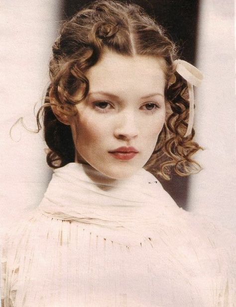 MUSE on Twitter: "kate moss for anna sui, 1994… " Kate Moss 90s, Original Supermodels, Linda Evangelista, Anna Sui, Mode Inspo, Kate Moss, Looks Style, Young Woman, Vivienne Westwood