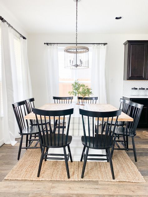 Modern Farmhouse Dining Room Decor, Farmhouse Dining Room Lighting, Farmhouse Style Dining Room, Farmhouse Dining Rooms Decor, Modern Farmhouse Dining Room, Gorgeous Farmhouse, Farmhouse Dining Room Table, Minimalist Living Room Decor, Modern Farmhouse Dining