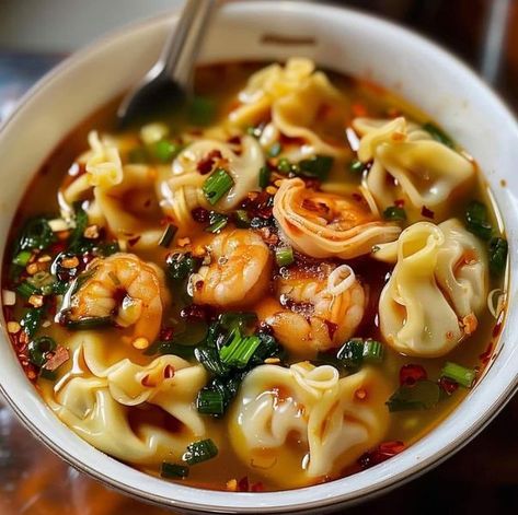 Wonton Soup With Shrimp, Shrimp Soup Mexican, Shrimp Wonton Soup, Thai Hot And Sour Soup, Shrimp And Scallop Recipes, Shrimp Soup Recipes, Shrimp Ramen, Wonton Noodle Soup, Shrimp Wonton