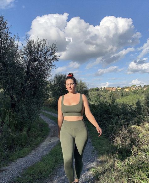 Hiking Outfit Summer, Plus Size Hiking, Hiking Outfits, Summer Pants Outfits, Summer Hiking, Summer Hiking Outfit, Good Karma, Summer Plus Size, Women Street