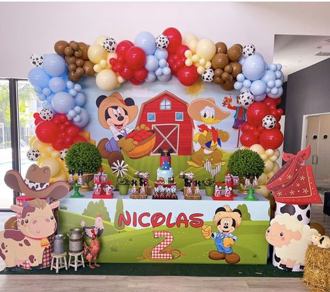 Mickey Mouse Farm Birthday Party Ideas 1st, Farm Mickey Mouse Birthday, Mickey Farm Birthday Party, Mickey Mouse Cowboy Birthday Party Ideas, Mickey Mouse Farm Birthday Party, Mickey Mouse Farm Centerpieces, Mickey Mouse Barnyard Party, Barnyard Party Balloon Garland, Mickey Cowboy Birthday