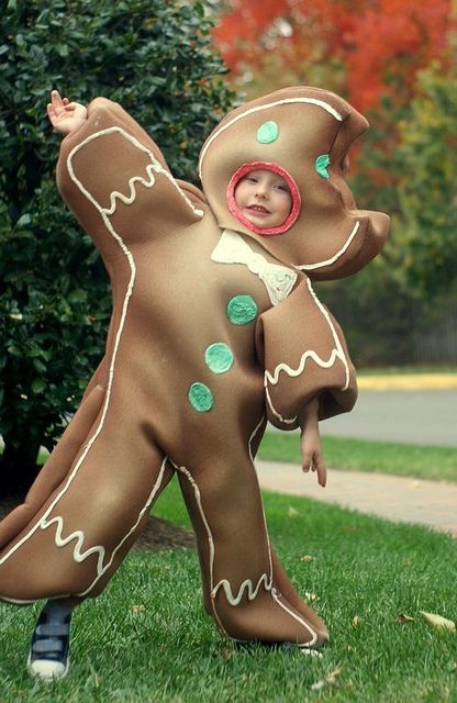 Gingerbread Man costume - soooo cute. Diy Fancy Dress Costumes, Halloween Costume Ideas For Boys, Costume Ideas For Boys, Diy Costumes For Boys, Gingerbread Man Costumes, Diy Costumes Men, Creative Halloween Costume Ideas, Costume Ideas For Kids, Top Halloween Costumes