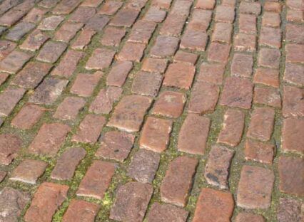 Reclaimed Cobblestone Driveway Ideas - Historical Bricks Reclaimed Brick Driveway, Antique Brick Pavers, Cobblestone Pavers, Cobblestone Driveway, Brick Driveway, Driveway Ideas, Stone Pavers, Antique Brick, Driveway Entrance