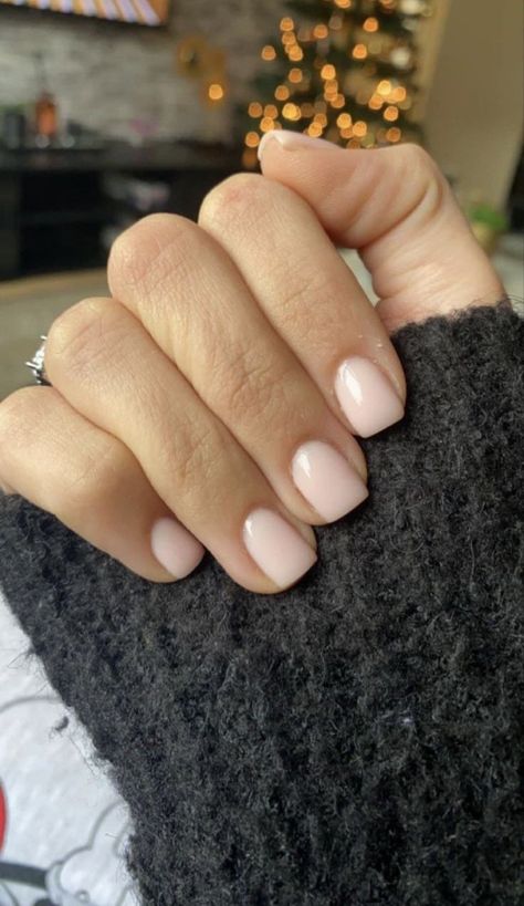 Very Short Acrylic Nails Natural, Dipped Natural Nails Ideas, Gel Nail Polish Natural Nails, Natural Short Dip Nails, Natural Short Acrylic Nails Simple, Neutral Dipped Nails Ideas, Natural Dip Nails Short, Short Acrylic Nails Chrome, Dip Nails Neutral