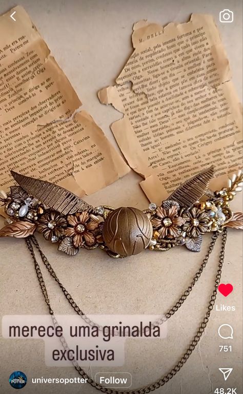 Golden Snitch Hair Piece, Harry Potter Wedding Hairstyles, Harry Potter Hair Accessories, Harry Potter Wedding Dresses, Harry Potter Wedding Dress, Cookies Bouquet, Flower Cookies Bouquet, Harry Potter Hairstyles, Hp Wedding