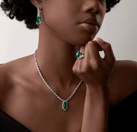 Cartier Emerald, High Jewelry Necklace, Cartier Earrings, Cartier Necklace, The Bling Ring, Jewelry Website, Cartier Jewelry, Emerald Necklace, Green Diamond