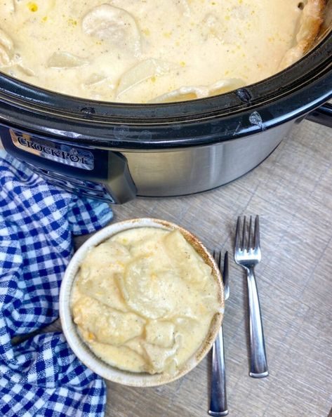 Homemade Au Gratin Potatoes - Back To My Southern Roots Homemade Au Gratin Potatoes, Crockpot Holiday Recipes, Crockpot Potatoes, Broccoli Cheese Bake, Cracker Chicken, Au Gratin Potato Recipes, Christmas Main Dishes, Au Gratin Potatoes, Pumpkin Vegetable