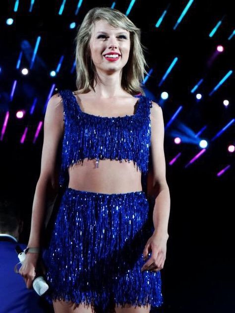 (x) Taylor Swift 1989 Tour, 1989 Tour, Taylor Outfits, Taylor Swift Tour Outfits, Swift Tour, Estilo Taylor Swift, Taylor Swift Outfits, Taylor Swift 1989, Taylor Swift Concert