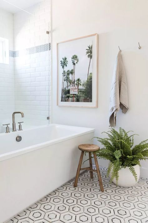 Pure Salt Interiors, Beach House Bathroom, Modern Coastal Home, Modern Coastal Decor, Pure Salt, Coastal Modern, Coastal Bathrooms, Casa Exterior, Boho Bathroom