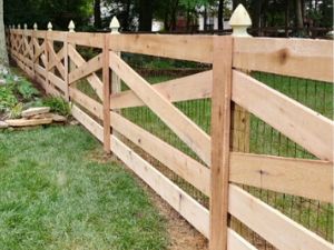 Crossbuck Fence Diy, Building A Split Rail Fence, Split Rail Fence With Gate, Crossbuck Fence, Board Fence Farm, Farm Fencing, Fence With Lattice Top, Good Neighbor Fence, Rural Dog Fencing