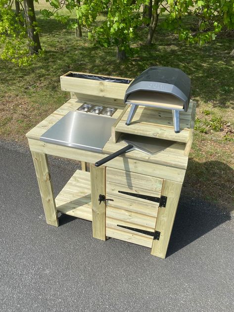 Diy Bbq Area, Pizza Table, Outdoor Bar And Grill, Bbq Shed, Pizza Oven Outdoor Kitchen, Concrete Outdoor Kitchen, Diy Pizza Oven, Diy Bbq, Outdoor Bbq Kitchen