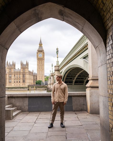 📸 Photoshoot in London! 📸 Capture stunning moments at iconic spots like Big Ben, the London Eye, and Westminster Bridge. Book your session with me for the best photos! #LondonPhotography #BigBen #LondonEye #WestminsterBridge #BookNow #LondonPhotoshoot#photoshootinlondon#londonphotographers #london🇬🇧 #portraitphotographer #londoncity #phographerlondon#londonphotographer#bookphotographerlondon#visitlondon London Inspo Pics, Europe Photoshoot, London Pics, Photoshoot In London, Photoshoot London, London Photoshoot, Male Portrait Poses, London Men, The London Eye