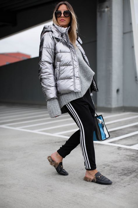 black-palms-editd-street style buffer jacket winter jacket-fashion blog-5 Silver Puffer Jacket Outfit, Silver Jacket Outfit, Buffer Jacket, Puffer Jacket Outfits, Silver Puffer Jacket, Puffer Jacket Outfit, Winter Fashion Jackets, Jacket Ideas, Look Adidas