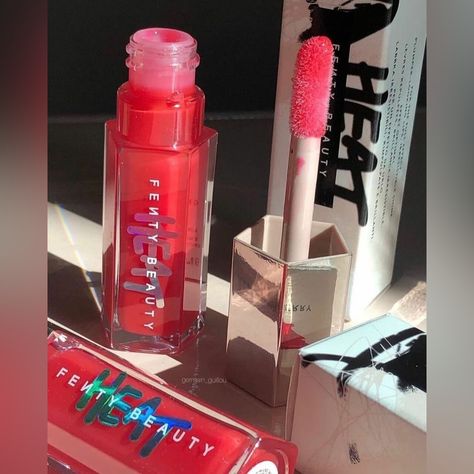 Lips Are Instantly Smoother And Voluminous Looking. Gloss Fenty Beauty, Makeup Fenty Beauty, Makeup Tools Products, Lip Gloss Cosmetics, Makeup Nails Designs, Eye Makeup Pictures, Bath And Body Works Perfume, Gloss À Lèvres, Gloss Labial