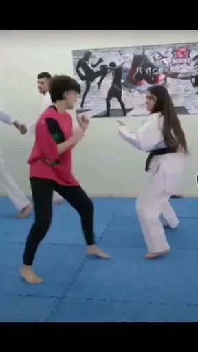 Karate Couple, Judo Aesthetic, Karate Aesthetic, Karate Video, Taekwondo Girl, Women Karate, Self Defence Training, Karate Martial Arts, Korea Girl