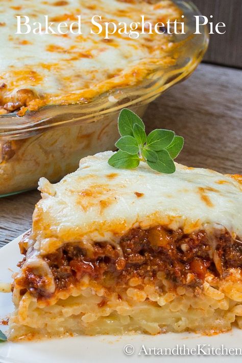 This Baked Spaghetti Pie recipe is put together with a cheesy spaghetti crust, delicious layers of meat sauce and cottage cheese topped with melted cheese. You can make it ahead of time, so its perfect for those busy days. via @artandthekitch Recipe With Cottage Cheese, Spaghetti Pie Recipe, Baked Spaghetti Pie, Spaghetti Pie Recipes, Cheesy Spaghetti, Pie Art, Homemade Meat Sauce, Spaghetti Pie, Pasta Dinners