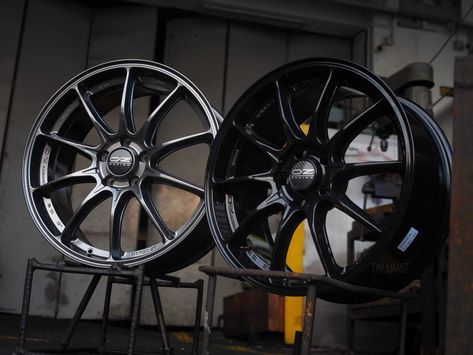 LEFT : HyperGT in Star Graphite RIGHT: HyperGT in Gloss Black Konig Wheels, Gloss Black, Your Perfect, Singapore, Engineering, Sports, Black