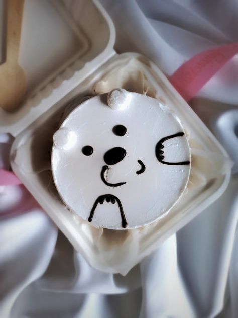 Simple and elegant minimalist bento cake for your partner to show your innocent cute love 🥹🫠 Ice Bear Cake, Panda Bento Cake, Minimalist Bento Cake, Bento Cake Bear, Cake Minimalist, Cake Bento, Cake Bear, Ice Bear, Cake Simple