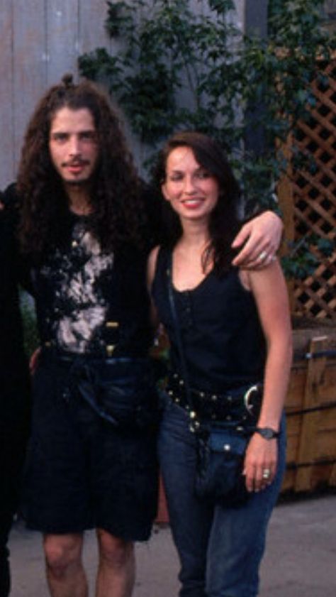 Chris Cornell and Susan Silver Chris Cornell And Susan Silver, Chris Cornell 90s, Vicky Cornell, Susan Silver, Musical Hair, Grunge Guys, Water Sprinkler, Grunge 90s, Cornell University