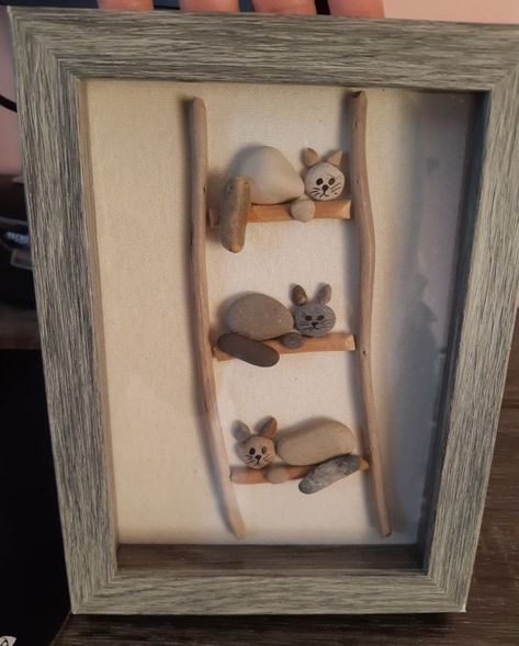 Seashell Cat Craft, Pebble Art Cats, Pebble Animals, Pebbles Craft, River Stones Crafts, River Rock Crafts, Pebble Crafts, Mandela Stones, Attic Staircase