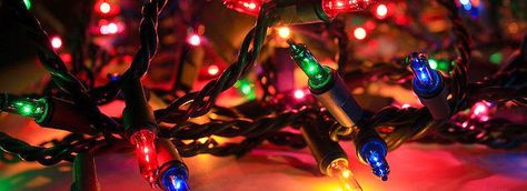 The Christmas Mom: Making the most of your Christmas lights Christmas Tumblr, Xmas Tree Lights, Wire Fairy Lights, Mini String Lights, Christmas Light Installation, Christmas Light Displays, Christmas String Lights, Outdoor Holiday Decor, Pretty Christmas