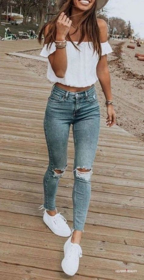 Outfits Highschool, Outfits Bonitos, Girls Ripped Jeans, Highschool Outfits, Romantic Questions, Best Jeans For Women, Looks Jeans, Outfit Combos, Teenage Outfits