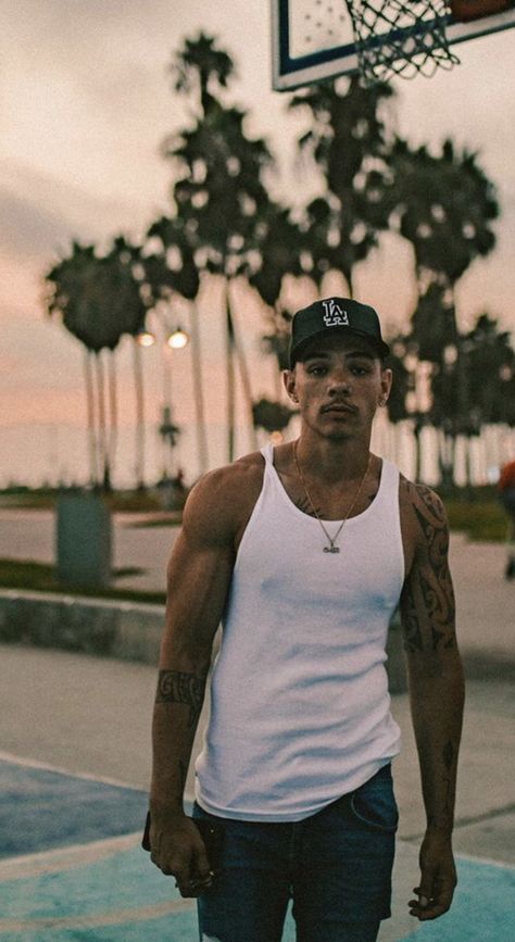 😍❤️😍❤️ William Singe, Youtube Sensation, Attractive People, Personalities, Mens Tops, How To Wear, Quick Saves