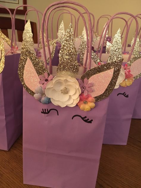 Birthday Party Return Gifts, Unicorn Party Favor, Unicorn Party Bags, Wedding Goodie Bags, 6th Birthday Cakes, Unicorn Craft, Unicorn Party Favors, Birthday Unicorn, Unicorn Birthday Party