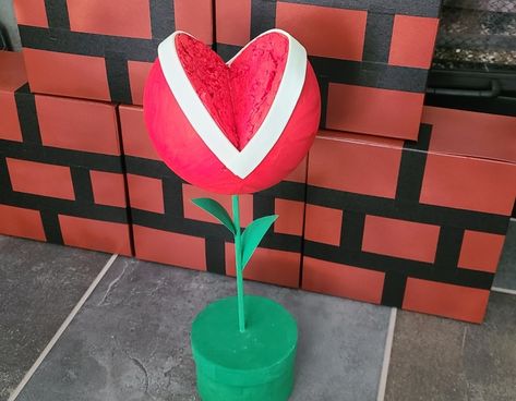 DIY Super Mario Piranha Plants – Peachy Teachy Mario Piranha Plant Diy, Diy Super Mario Decorations, Diy Mario Decorations, Piranha Plant Mario, Mario Party Games, Piranha Plant, Super Mario Birthday Party, Cake Pop Stands, Mario Birthday Party