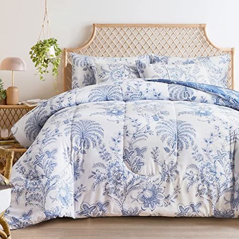 White Full Size Bed, Blue And White Comforter, Queen Size Bed Sets, Twin Size Comforter, King Size Comforters, Comforter Bedding, Toddler Bed Set, Bed Comforter Sets, King Size Bedding Sets