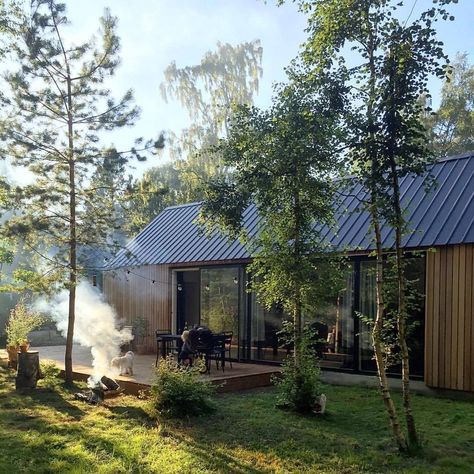 Barnhouse Cabin, Building A Cabin, House Architecture, Modern Barn, Small Cabin, Cabin In The Woods, Cabins And Cottages, Modern Cabin, Forest House