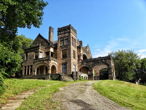 Abandoned Mansion For Sale, Stone Mansion, Abandoned Mansion, Old Abandoned Houses, Old Mansions, Abandoned Castles, Victorian Mansions, Mansions For Sale, Abandoned Mansions