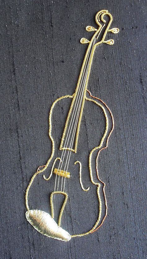 Violin Embroidery, Violin Photo, Embroidery Articles, Music Bag, Diy Embroidery Patterns, Free Motion Embroidery, Needlepoint Patterns, Hand Embroidery Design Patterns, Gold Work