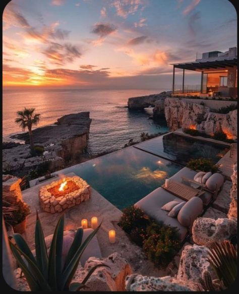 Luxury Apartments Interior, Zen Vibes, Instagram Decor, Beachfront House, Travel Picture Ideas, Travelling The World, Dream Beach Houses, Capri Italy, Romantic Beach