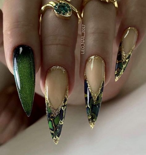 November Nails Ideas Green, Earth Themed Nails, Medusa Nail Design, Green Fancy Nails, Green Gold Acrylic Nails, New Years Nails Stiletto, Winter Nails Dark Green, Moss Agate Nails, Slytherin Nails Aesthetic