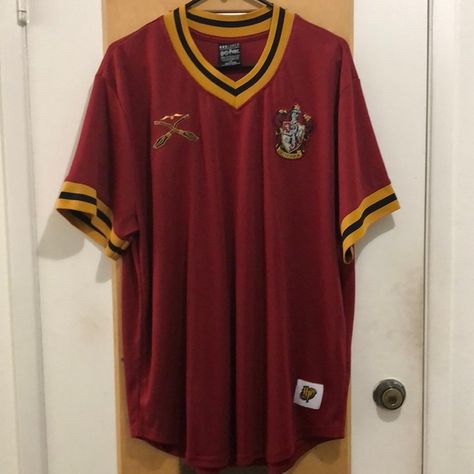 Harry Potter Gryffindor Quidditch Jersey - BoxLunch Exclusive Gryffindor Clothes, Quidditch Shirt, Gryffindor Shirt, Gryffindor Outfit, Shifting Closet, Gryffindor Quidditch, Supernatural Dr, Harry Potter Cartoon, Hogwarts Outfits