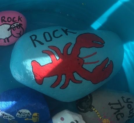 Rock Lobster - painted rock Rock Projects, Painting Stones, Rock Lobster, Cruise Ideas, Oc Board, Rock Painting Tutorial, Paint Rocks, Painted Rocks Diy, Pebble Stone