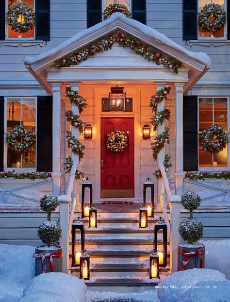 Front Door Christmas Decorations, Halloween Decorations Diy Outdoor, Christmas Front Porch, Christmas Front Doors, Christmas Porch Decor, Christmas Lanterns, Outdoor Christmas Lights, Front Porch Christmas Decor, Decorating With Christmas Lights