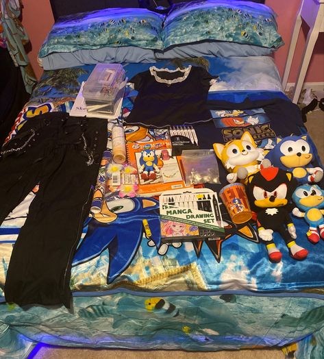 Sonic Aesthetic Outfits, Sonic Moodboard, Sonic Scenecore, Sonic Bedroom, Sonic Singing Core, Sonic Merch Aesthetic, Character Bedroom, Hedgehog Room, Home Decor Crate