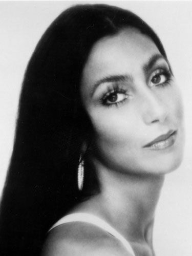 Cher..she was beautiful before all the surgeries.I bet she wishes ,"She could turn back time" 70s Cher, Young Cher, Cher 70s, Cher And Sonny, Cher Outfits, Cher Photos, Charlotte Rampling, Linda Ronstadt, The Jacksons