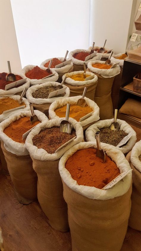 Spices Photography, Fruit And Veg Shop, Vegetable Pictures, Grocery Store Design, Moroccan Spices, Spice Shop, Spices And Herbs, Fruit And Veg, Fruit Smoothies