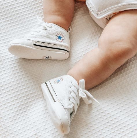 Ellie Core, Baby Nike Shoes, Baby Rock, Baby Converse, Baby Nike, Baby Boy Dress, Foto Baby, Kids Converse