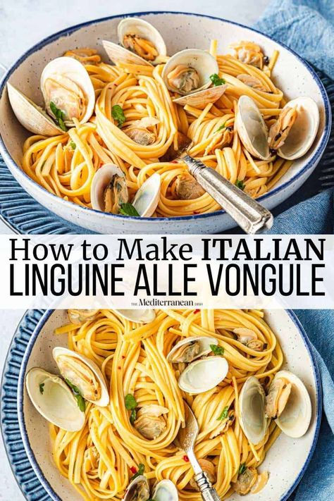 Linguine with Clams, or Linguine alle Vongole, is made the traditional Italian way in this easy pasta recipe. Linguine Vongole, Linguine With Clams, Linguine And Clams, Clams Recipe, Clam Sauce Linguine, Clam Pasta, Easy Pasta Recipe, Lobster Pasta, Steamed Clams