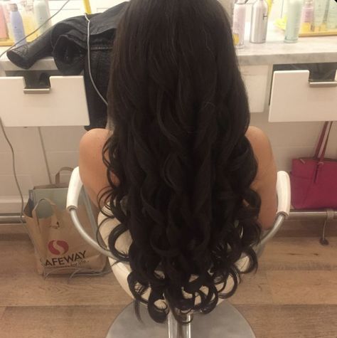 Curled Prom Hair, Black Hair Curls, Loose Curls Hairstyles, Latina Hair, Light Curls, Curls For Long Hair, Quince Hairstyles, Long Curls, Hair Stylies