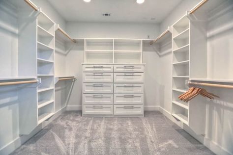 Master Closet Layout, Master Closet Design, Closet Small Bedroom, Bedroom Closet Storage, Closet Built Ins, Organization Closet, Walking Closet, Dream Closet Design, Walk In Closet Design