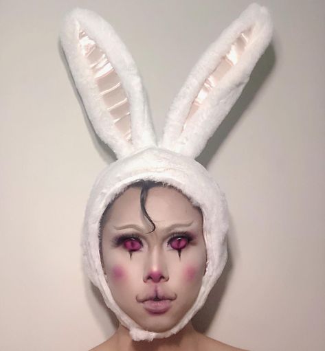 Scary Bunny Makeup Halloween, Scary Bunny Makeup, Cute Unique Halloween Costumes, Animal Halloween Makeup, Clown Rabbit, Bunny Makeup Look, Unique Halloween Costumes For Women, Hot Halloween Costume Ideas, Bunny Halloween Makeup