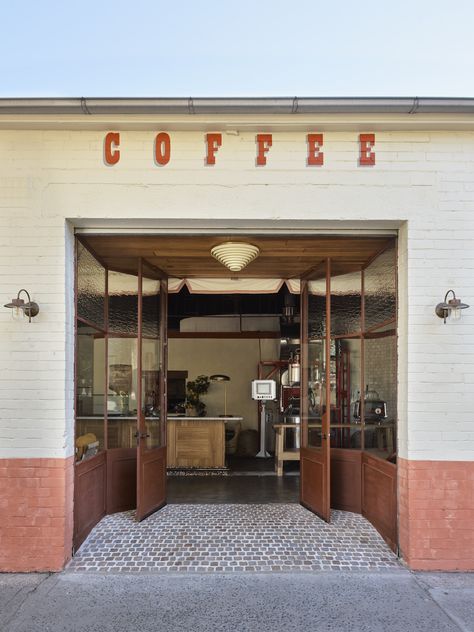 House Coffee Shop, Cafe Entrance Design, Bar Entrance Design, Café Design, Italian Bar, Industrial Coffee, Italian Espresso, Espresso Bar, Porcelain Wall Tile